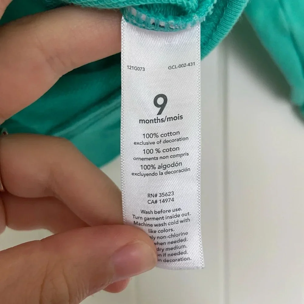 EUC | Carter’s baby girl’s dog decal zip‎ hoodie — 9 months